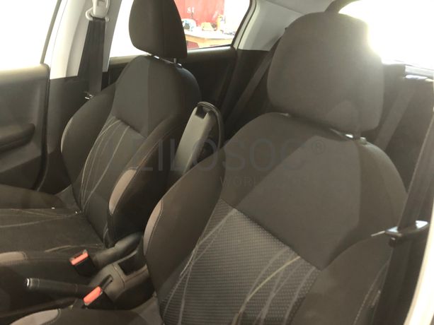 Peugeot 208 · Ano 2013