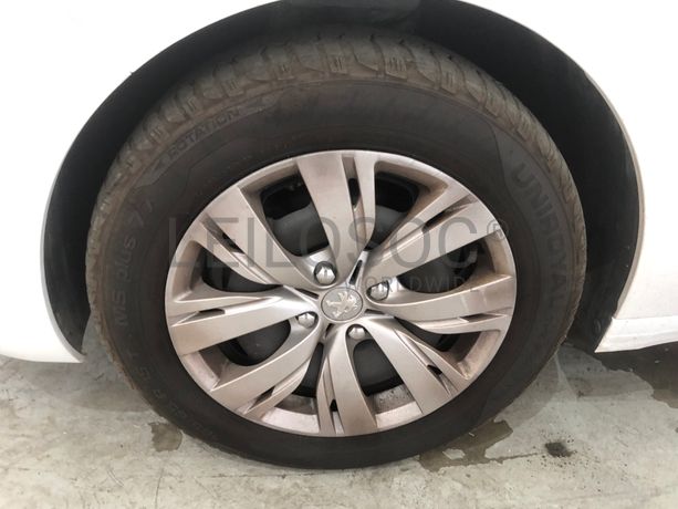 Peugeot 208 · Ano 2013