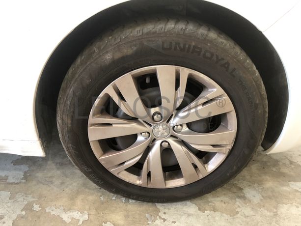 Peugeot 208 · Ano 2013