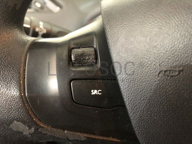 Peugeot 208 · Ano 2013