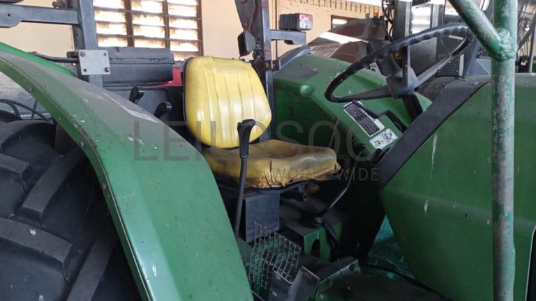 Trator John Deere