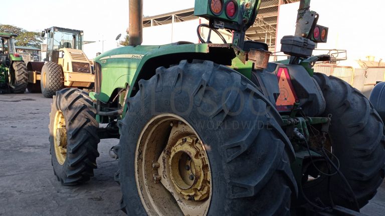 Trator John Deere