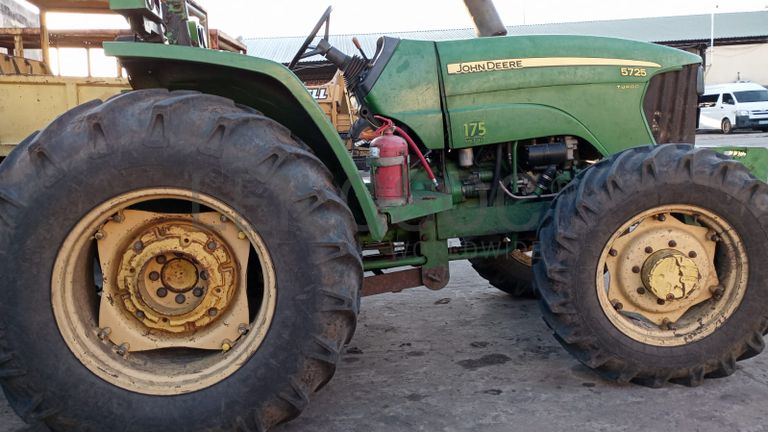 Trator John Deere