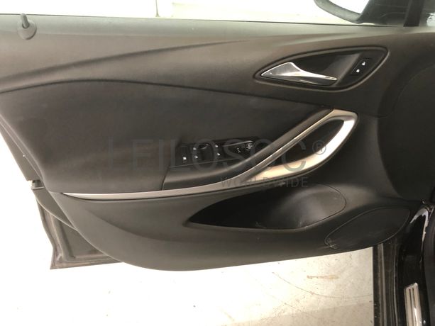 Opel Astra · Ano 2019