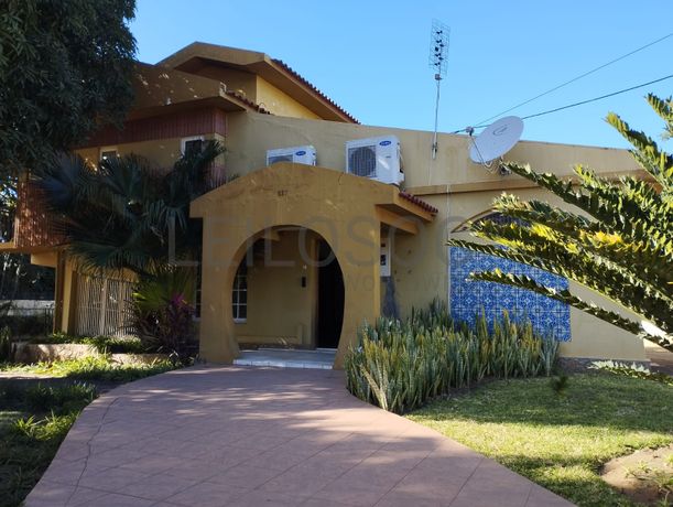 Moradia duplex T4 equipada