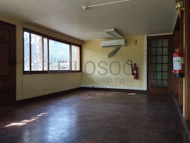 Moradia duplex T4 equipada