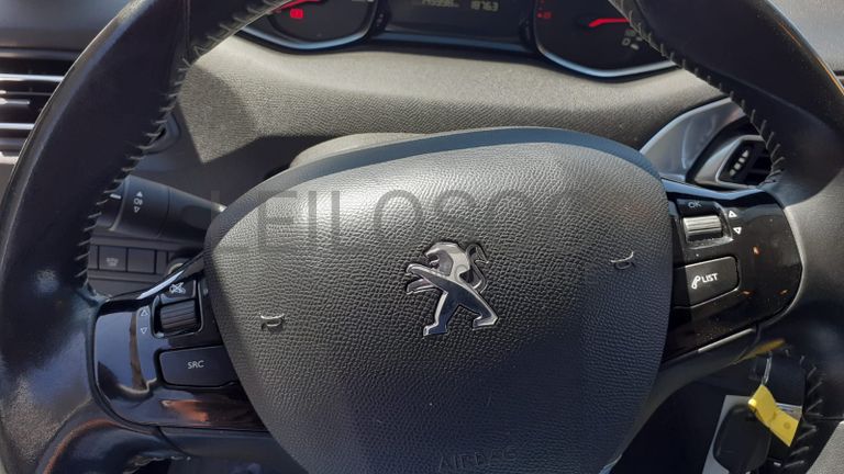 Peugeot 308 · Ano 2015