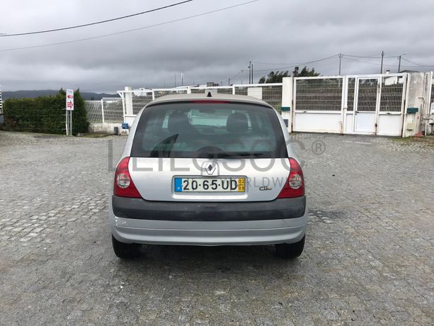 Renault Clio 1.2 · Ano 2001