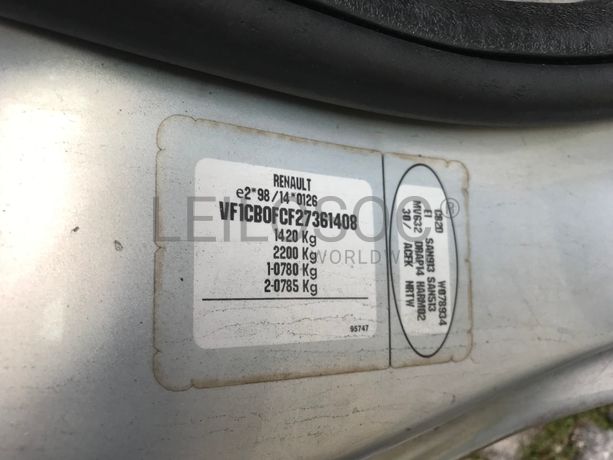 Renault Clio 1.2 · Ano 2001