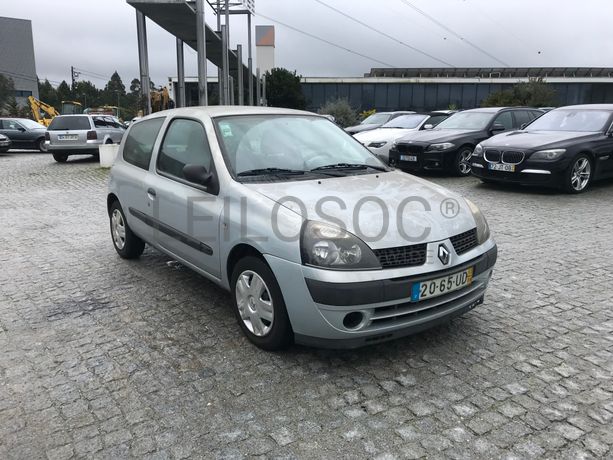 Renault Clio 1.2 · Ano 2001