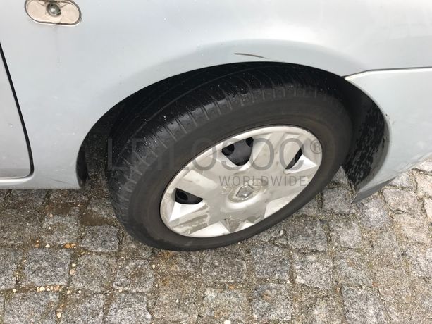 Renault Clio 1.2 · Ano 2001