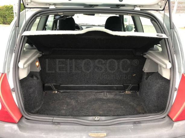 Renault Clio 1.2 · Ano 2001