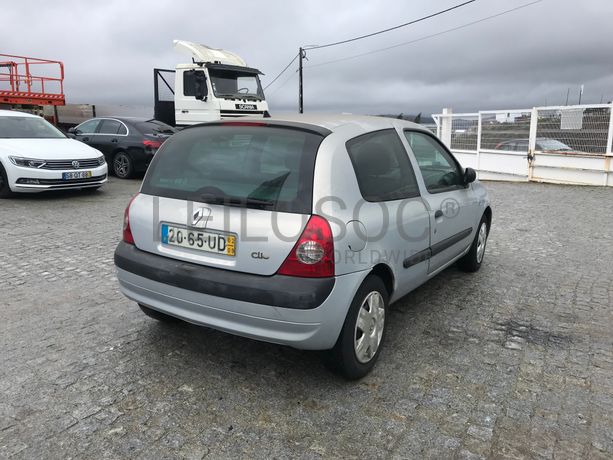 Renault Clio 1.2 · Ano 2001