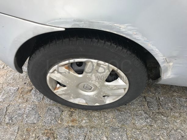 Renault Clio 1.2 · Ano 2001