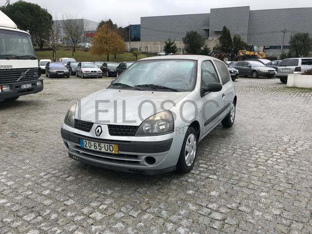 Renault Clio 1.2 · Ano 2001