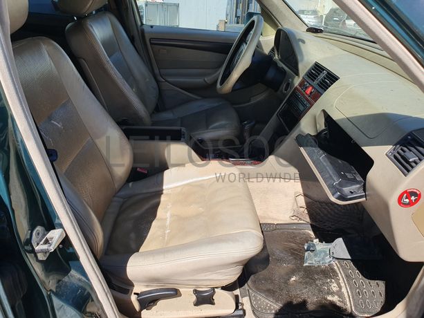 Mercedes-Benz C220 CDI · Ano 1999