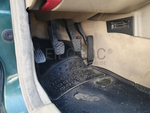 Mercedes-Benz C220 CDI · Ano 1999