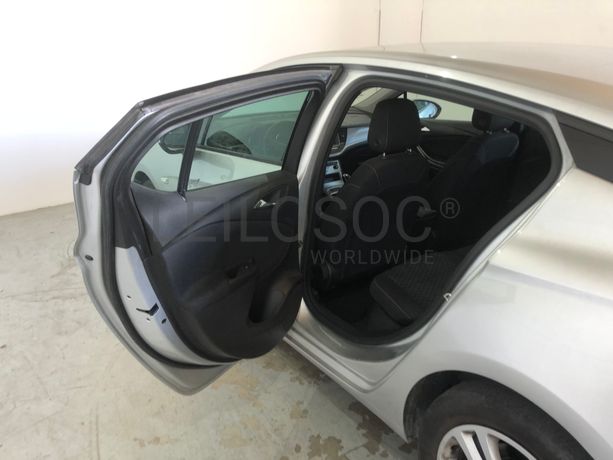 Opel Astra · Ano 2019