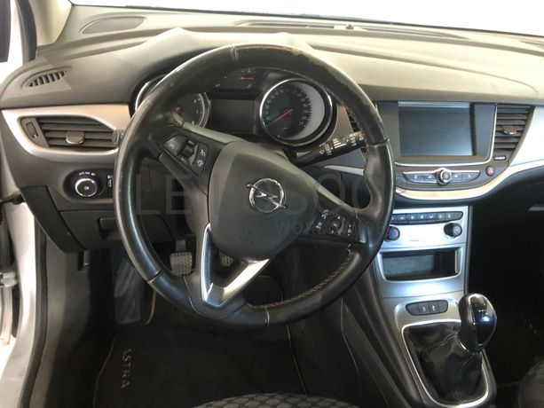 Opel Astra · Ano 2019