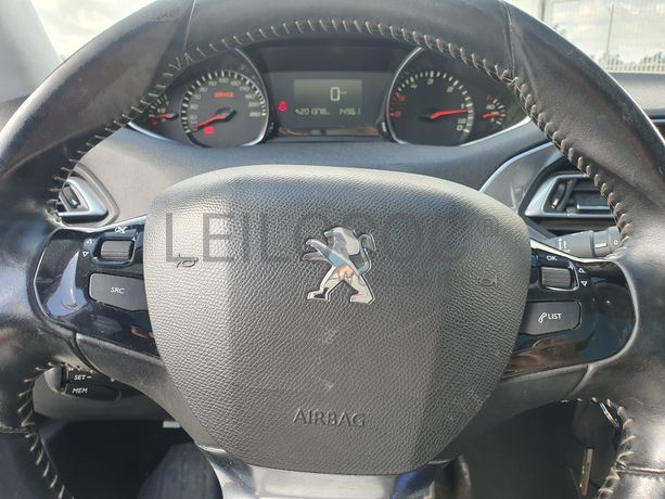 Peugeot 308 · Ano 2015