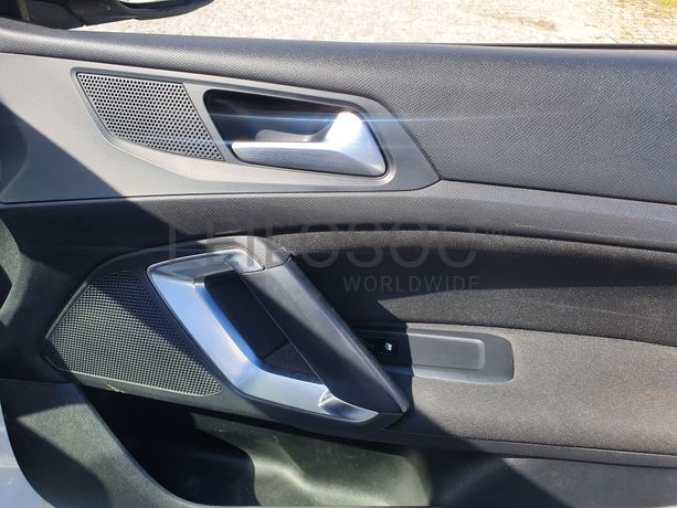 Peugeot 308 · Ano 2015