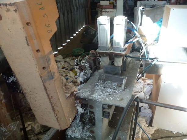 Tupia + Máquina de furar + Máquina de aparafusar + Máquina de abrir rasgos