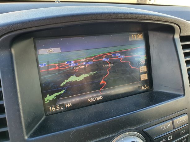 LEILÃO SUSPENSO · Nissan Navarra 3000 V6 · Ano 2011