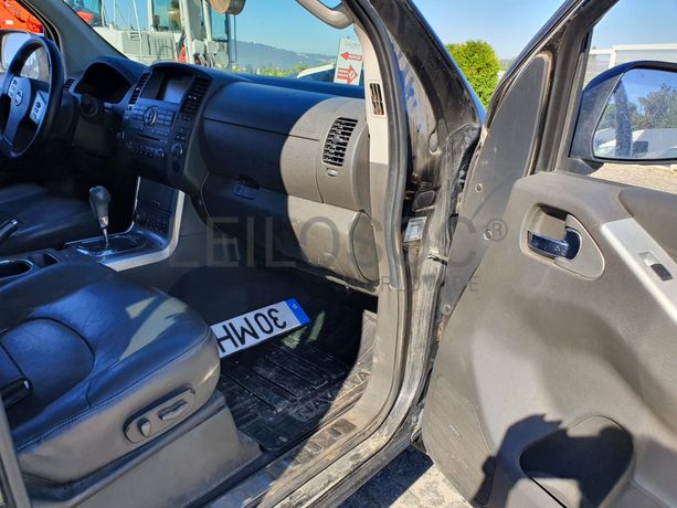 LEILÃO SUSPENSO · Nissan Navarra 3000 V6 · Ano 2011
