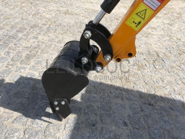 Mini Giratória JPC HT12 · Ano 2023