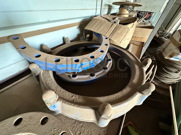 Contentor marítimo com stock de materiais de canalização