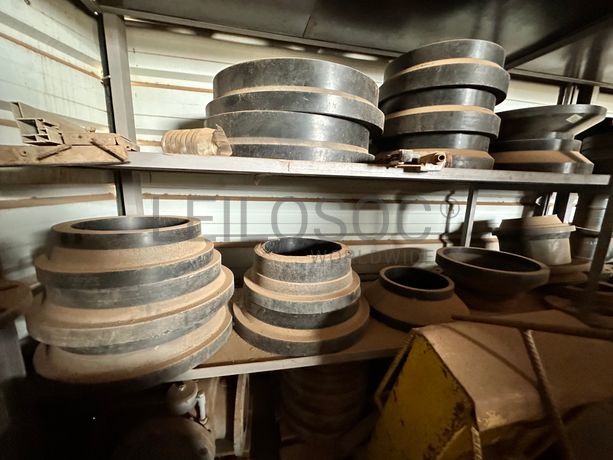 Contentor marítimo com stock de materiais de canalização em PEAD