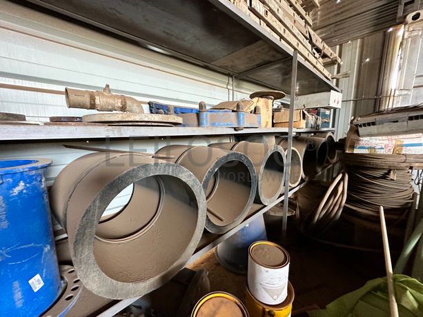 Contentor marítimo com stock de materiais de canalização em PEAD