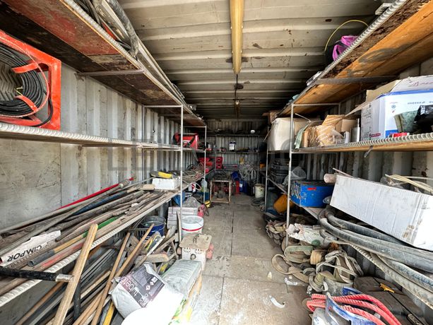 Contentor de obra com 6 metros de comprimento