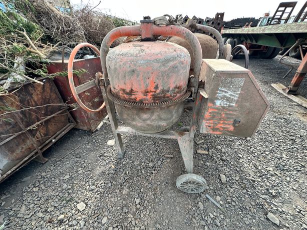 Betoneira a diesel de 260 l.