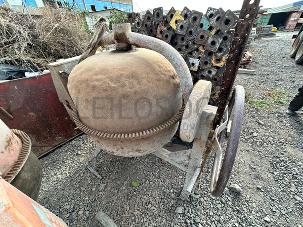 Betoneira a diesel de 260 l.