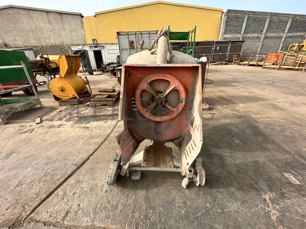 Betoneira a diesel de 260 l.