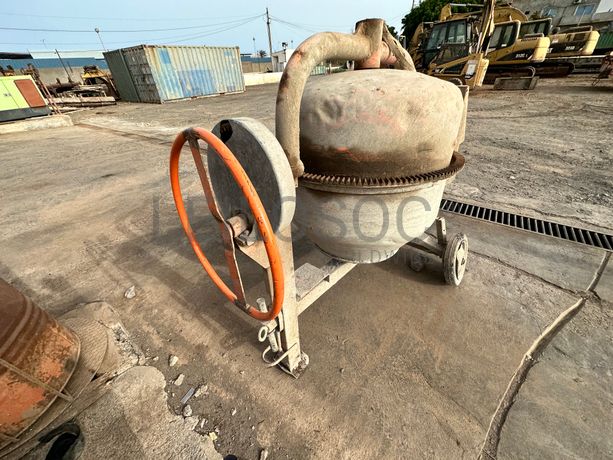 Betoneira a diesel de 260 l.
