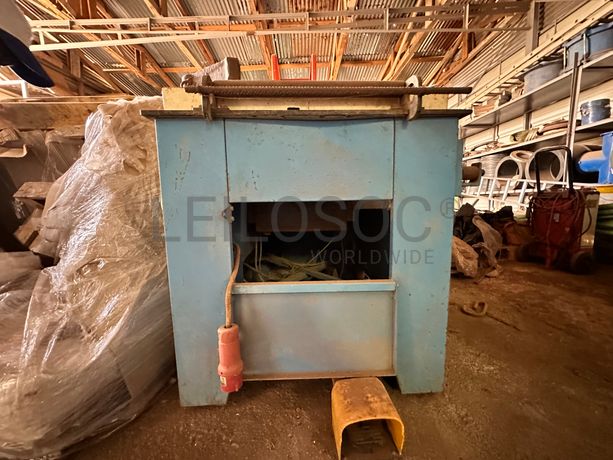 Máquina de cortar/dobrar