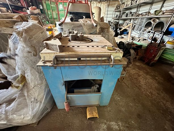 Máquina de cortar/dobrar