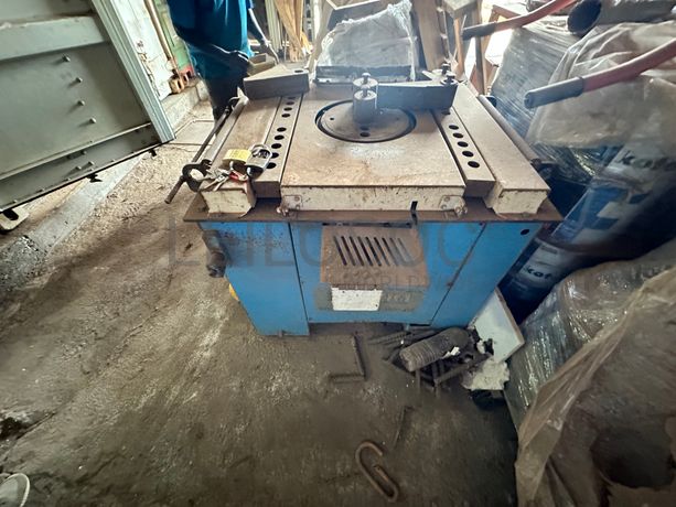 Máquina de cortar/dobrar