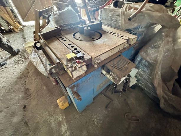 Máquina de cortar/dobrar