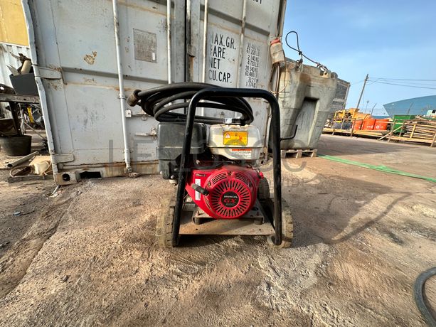 Máquina de lavar à pressão.