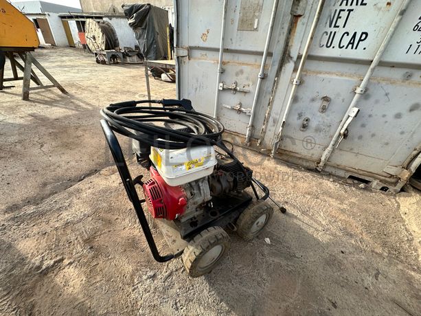 Máquina de lavar à pressão.