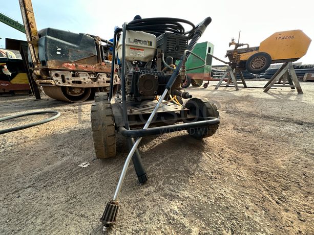 Máquina de lavar à pressão.