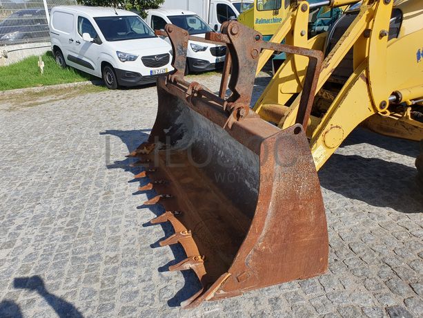 Retroescavadora Komatsu W93 R · Ano 2004