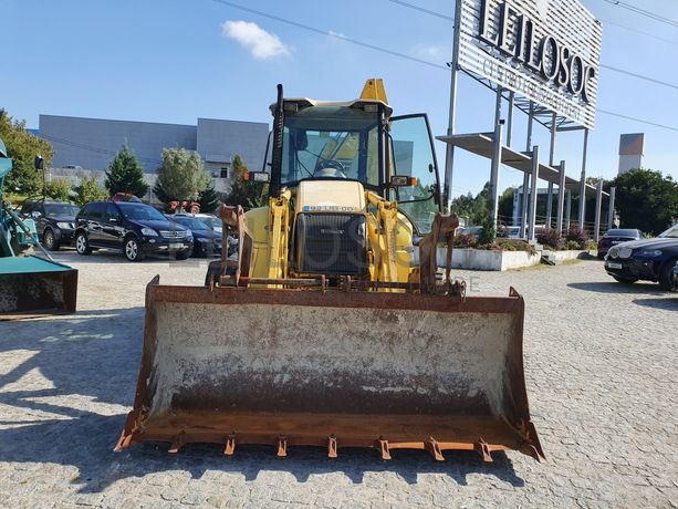 Retroescavadora Komatsu W93 R · Ano 2004