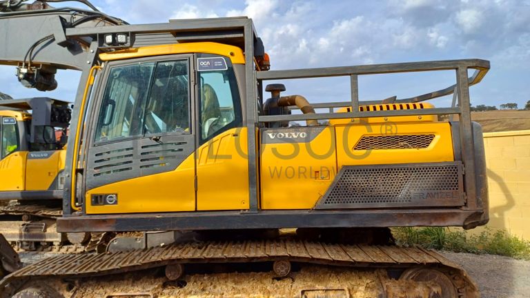 Escavadoras Volvo EC 220DL · Autocarregador florestal Ecolog 574C