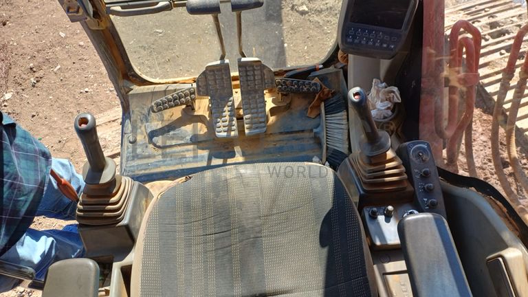 Escavadora Hitachi Zaxis ZX 200