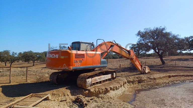 Escavadora Hitachi Zaxis ZX 200