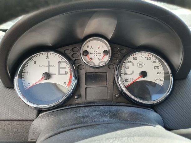 Peugeot 207 · Ano 2012